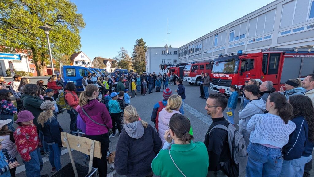 Knapp 200 Freiwillige-treffen sich am Samstagmorgen zur 18. Aktion Saubere Landschaft