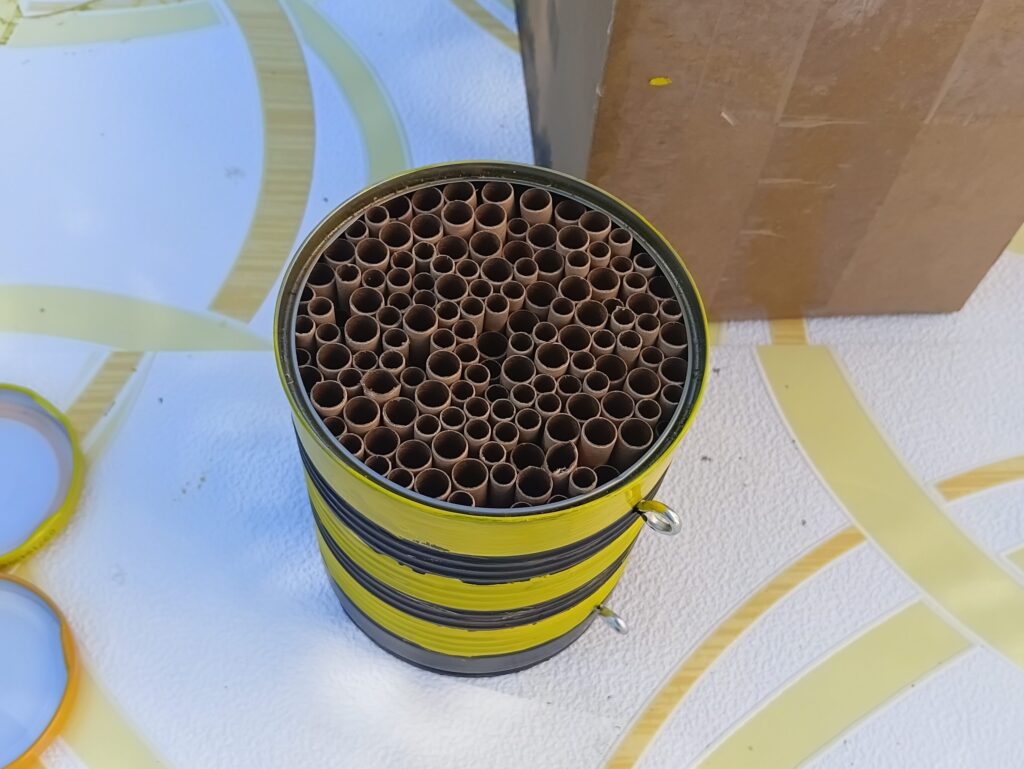 Kinder konnten beim Apfeltag ein Wildbienenhotel bauen.