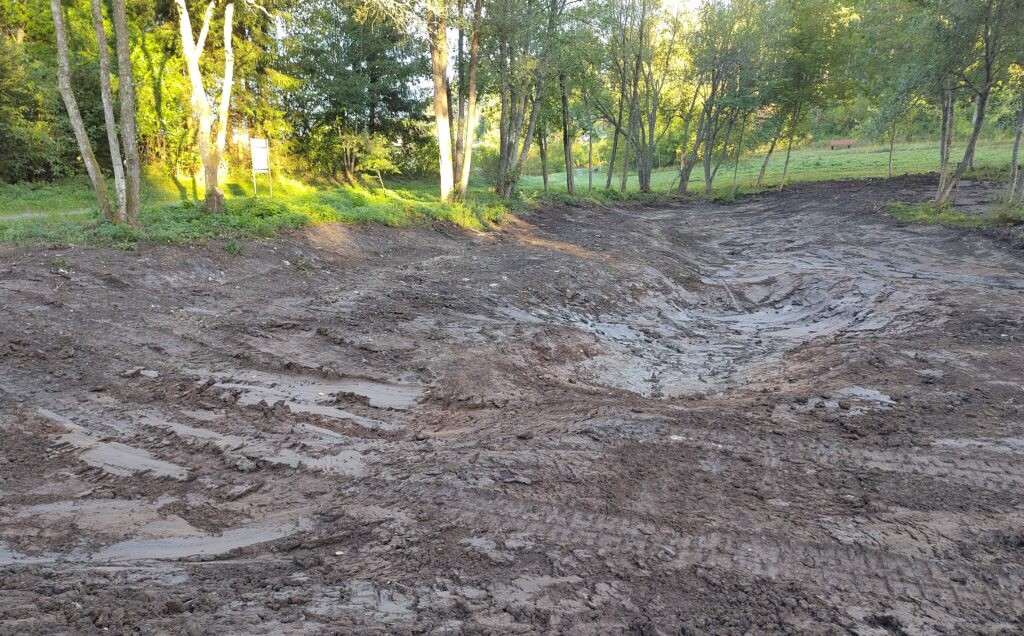 Fertig entschlammter Teufenlosweiher. Nun fehlt nur noch der Regen.